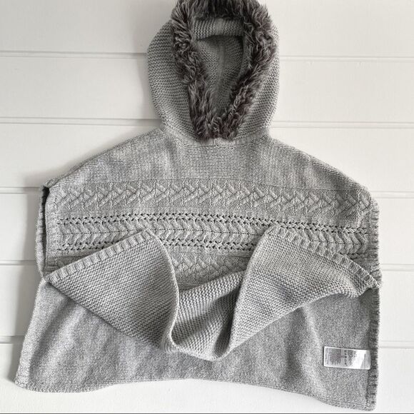 GAP Kids Grey Cable Knit Faux Fur Sweater Poncho Size XS LIKE NEW - Picture 4 of 9